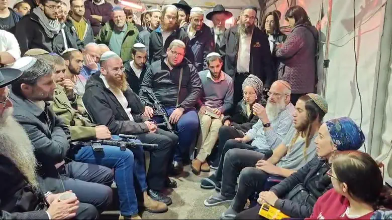 צילום: באדיבות המצלם הזעם בבית האבלים על הפינויים ביו"ש