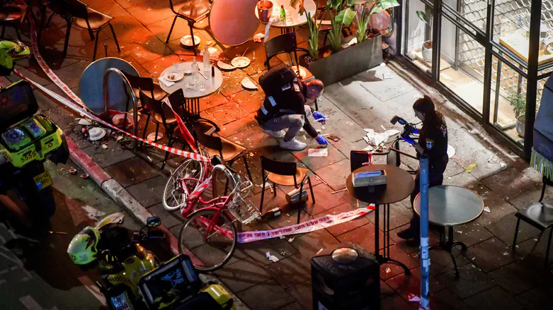 צילום: Avshalom Sassoni/Flash90 תיעוד הפיגוע בתל אביב ממצלמת האבטחה