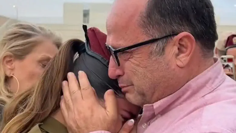 צילום: דובר צה"ל הכומתה של עמית - שלך, תחבשי אותה בגאווה