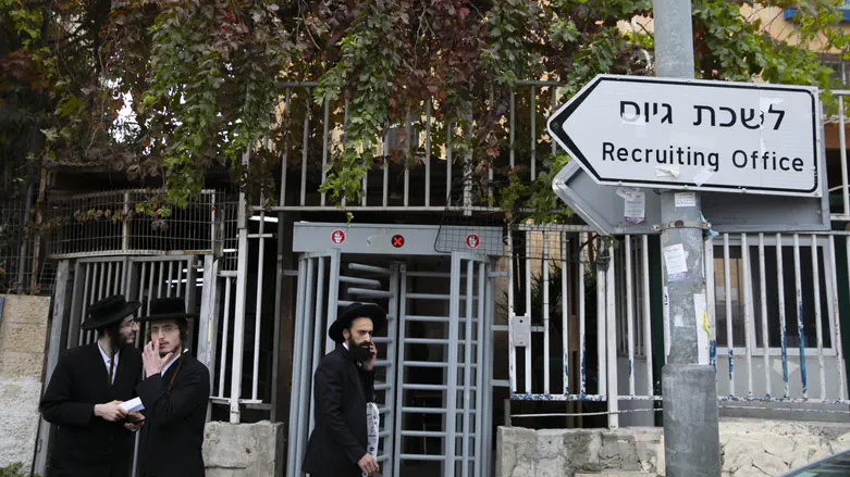 IDF to begin issuing 54,000 draft notices to haredim this week
