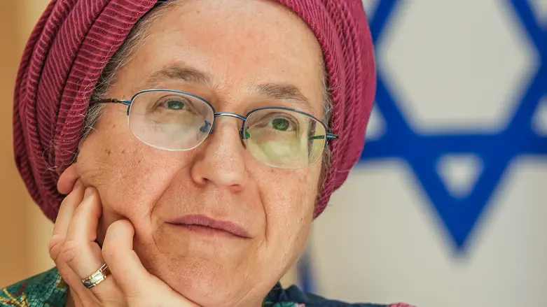 השרה סטרוק על הסיוע: "נסתום את האף לשבוע"