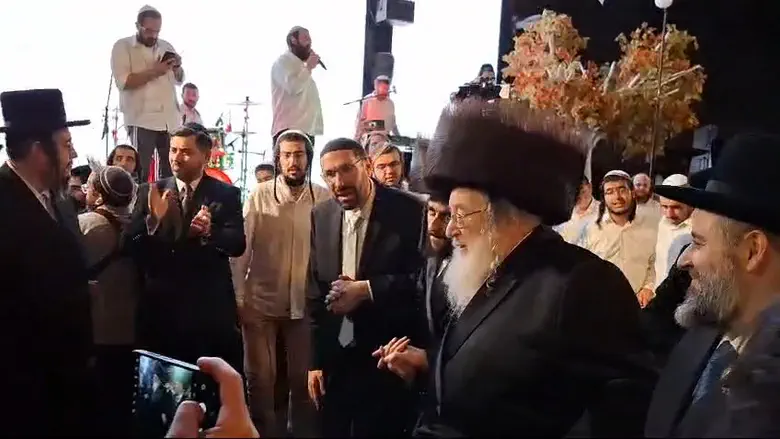 האדמו"ר רקד בחתונת תלמיד ישיבת ההסדר