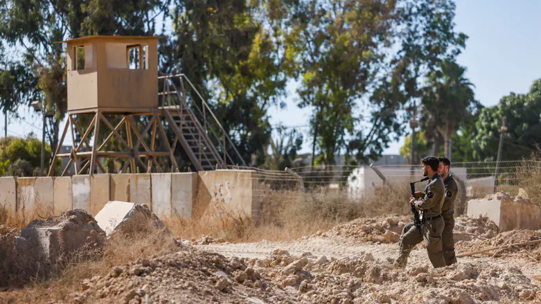 יוחאי זינק על רימון, חבריו הסתערו עם סכין