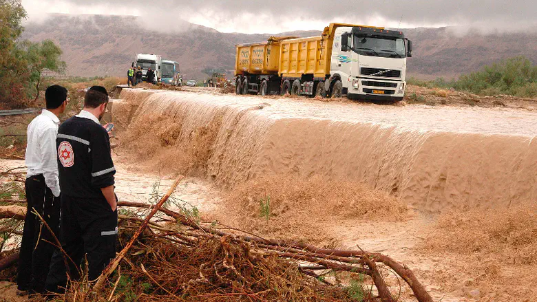Flash 90 Rain and flooding to last through week's end