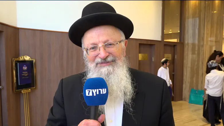 צילום: ערוץ 7 'בימי אסתר המורכבים בחרו היהודים לשמוח'