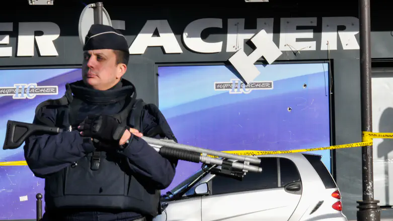 Paris: Arson attack on kosher market which was attacked in 2015