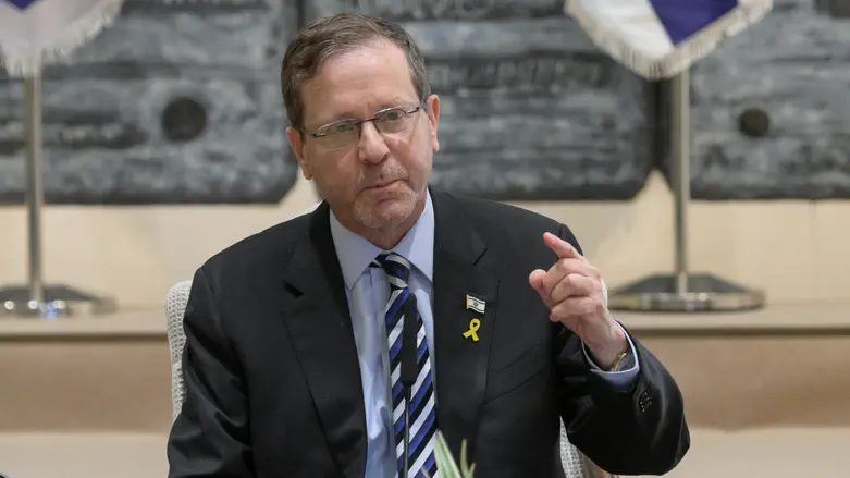 'The whole Jewish people stands with you'