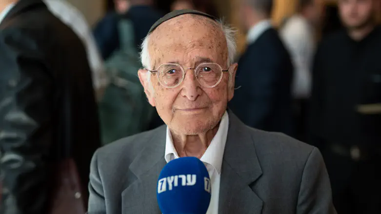 צילום: ערוץ 7 המשפט העברי מגיע לבתי הכנסת