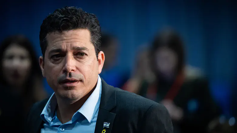 השר שיקלי: חבל על הבובמייעסס