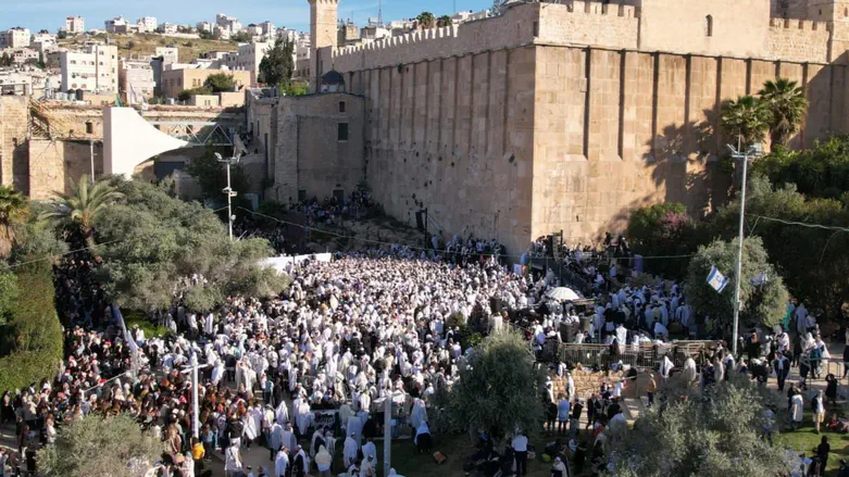 I am one of the 'idiots' who say Hallel on Yom Ha'atzmaut