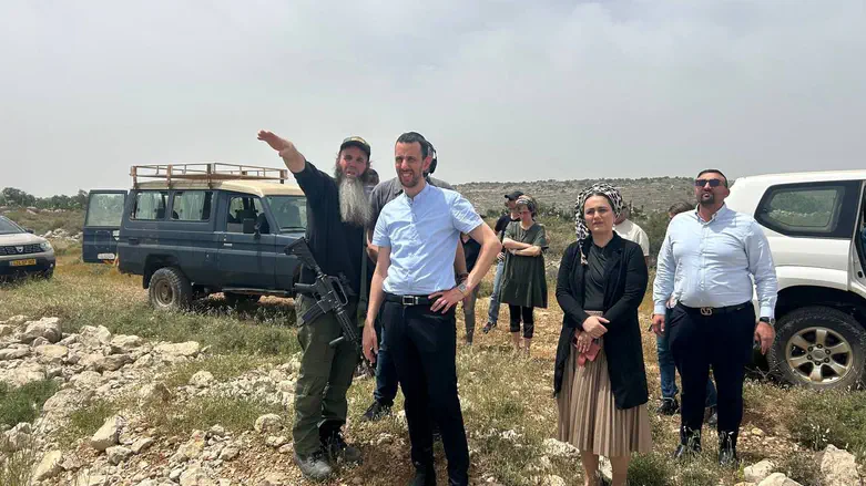 "חוות קשואלה מצילה נפשות ובונה את הארץ"