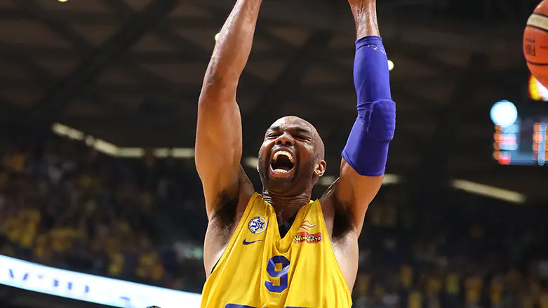 שוב במכבי: אלכס טיוס חתם עד לסיום העונה