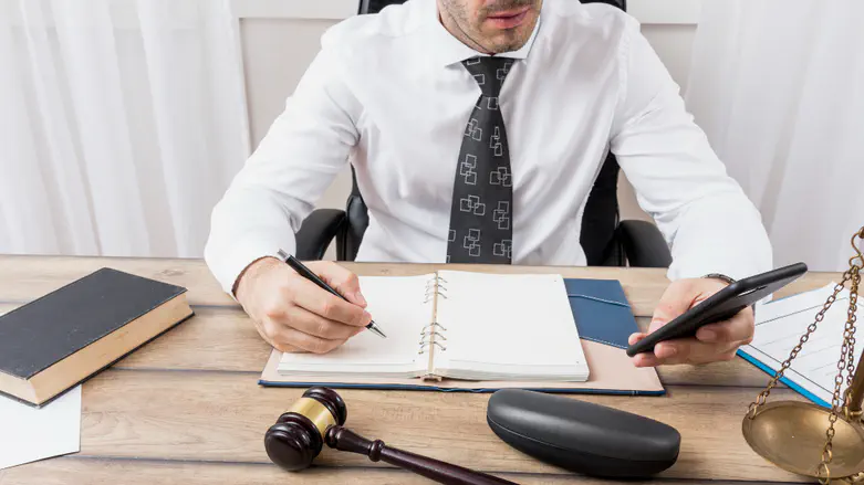 צילום: FREEPIK חוזה שכר טרחה עו"ד דרקוני