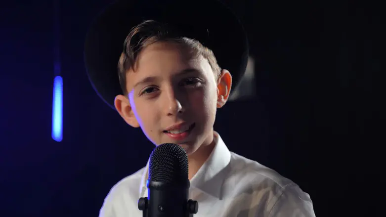 נער הפלא שי וינר שר: "הבנים חוזרים הביתה"