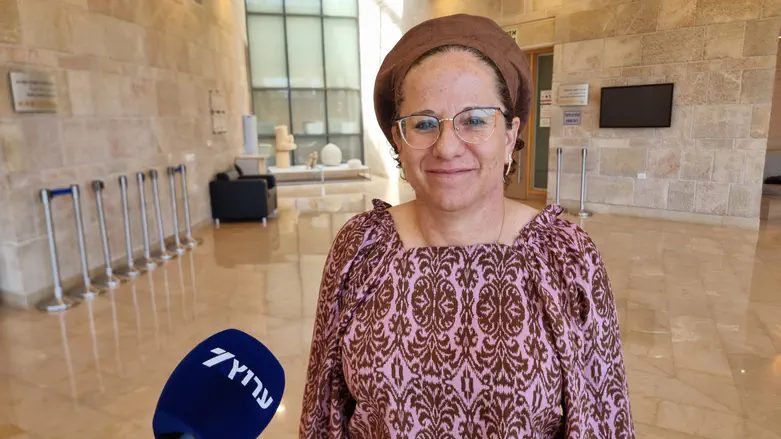 ד