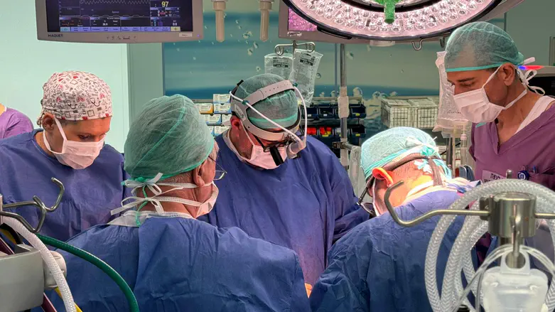 צילום: דוברות הדסה לבו של מטופל בן 63 הוחלף בלב מלאכותי