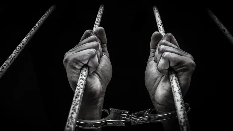 Jewish girl locked up abroad - act now