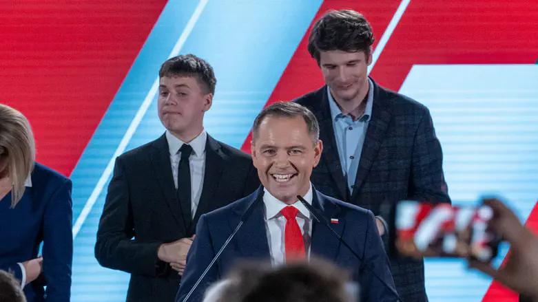 Poland elects right-wing historian Nawrocki