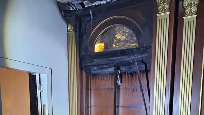 Suspect arson at synagogue of former Chief Rabbi Yitzhak Yosef