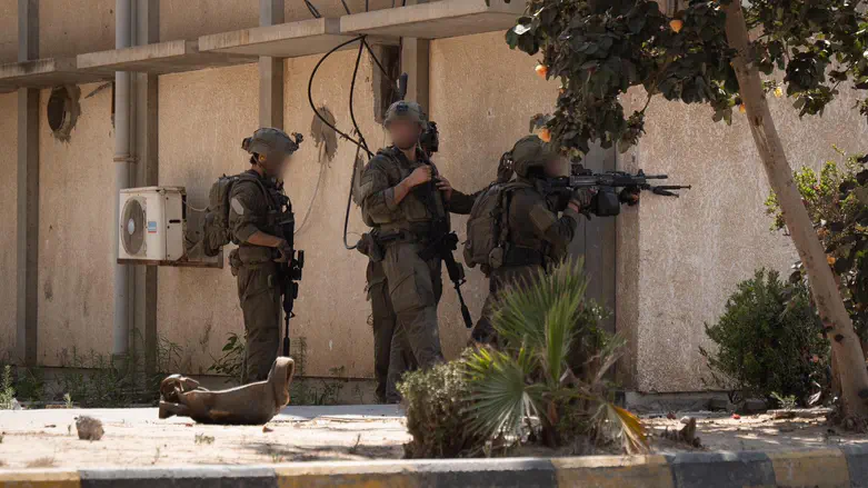 IDF forces operate in and around Khan Yunis hospital