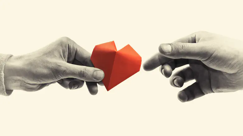 למה היא שותקת? ולמה הוא מתפרץ?