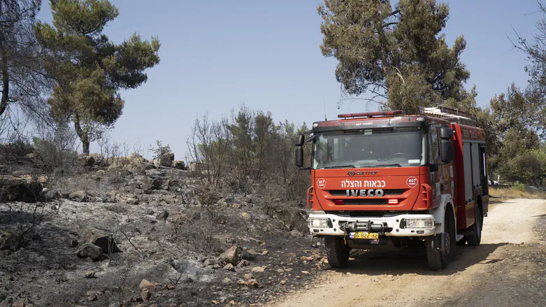 Bus engulfed in flames near Beit Shemesh