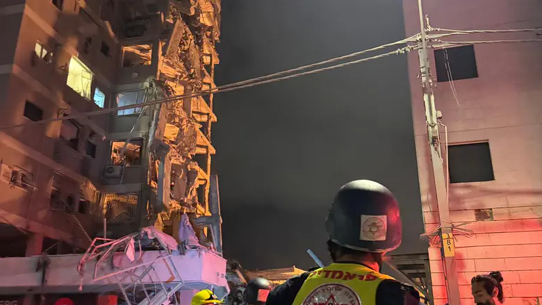 Six murdered in Iranian missile strike on central Israel