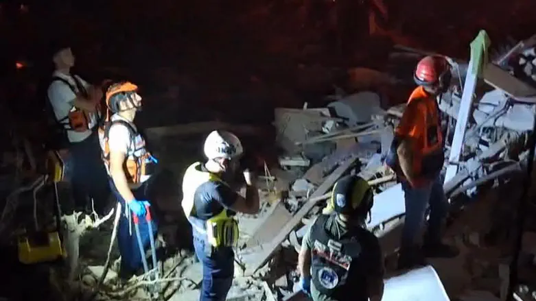 Hundreds of Israelis stranded after buildings take direct hit