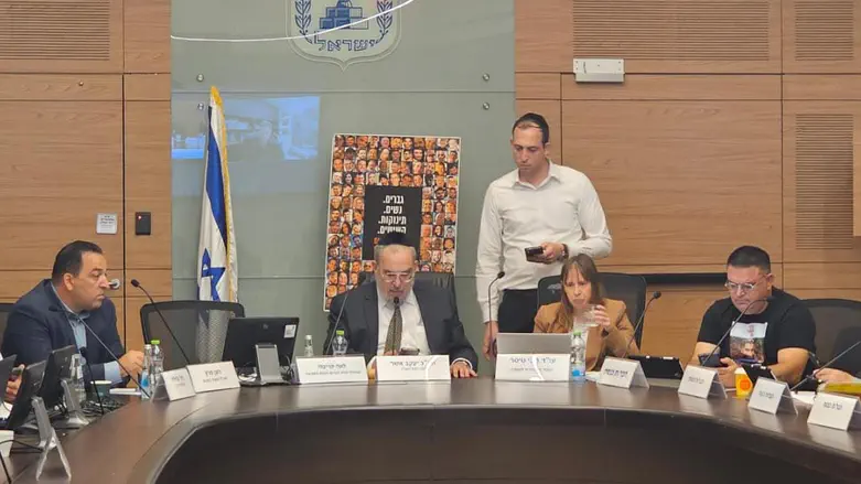 דיון חירום בכנסת: "העורף קורס"
