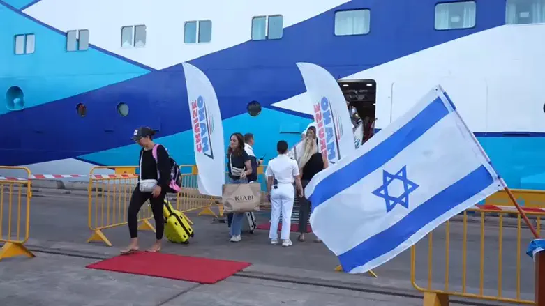 First ship carrying stranded Israelis arrives at Ashdod Port