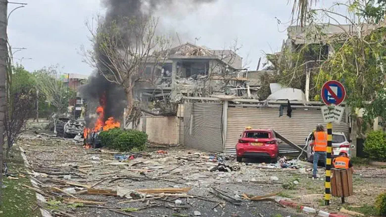 30 missiles in two barrages, 10 impact sites