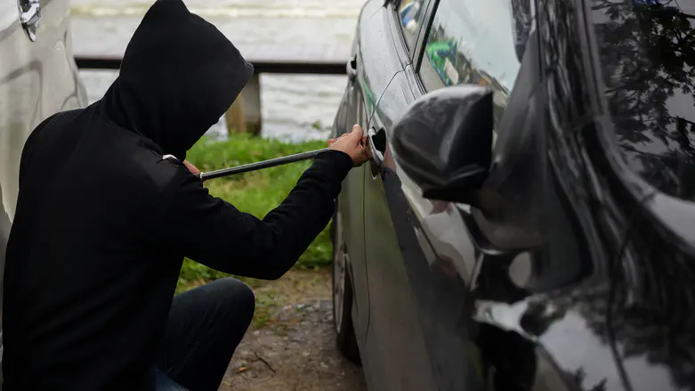 Attempted car theft turns deadly on Mount Hebron