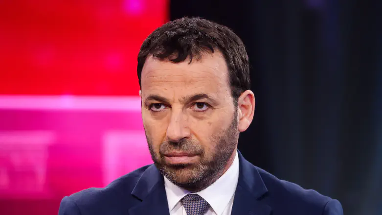 רביב דרוקר צפה בסרט שעורר סערה – והטיל ספק בחלק מהעדויות