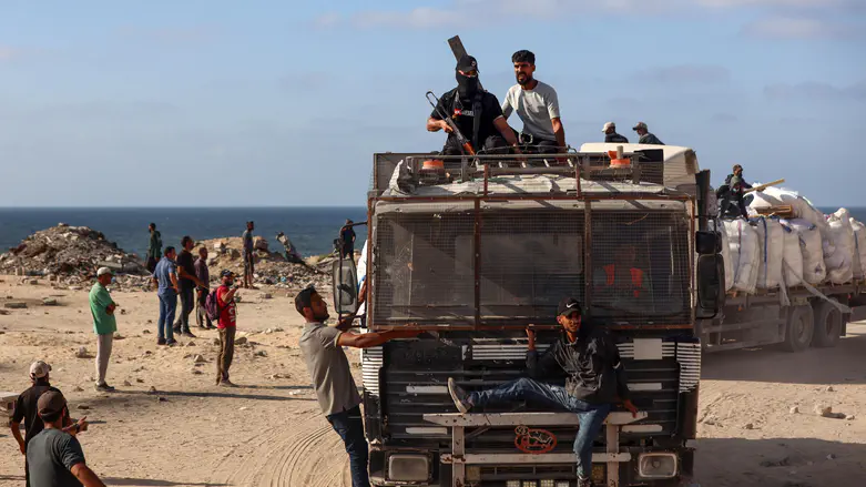 Israel continues to deliver aid trucks to Gaza