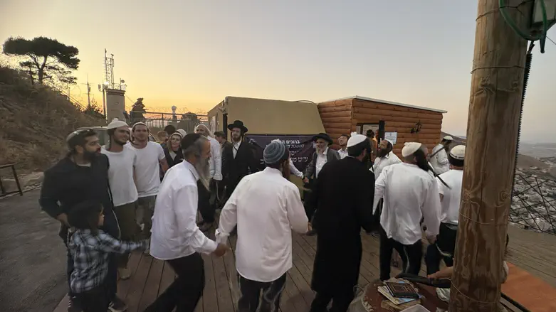 משקיף על הקבר: נחנך בית הכנסת במצפה יוסף