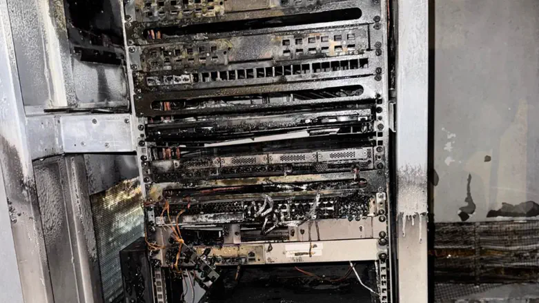 Jewish rioters torch IDF facility, harm critical security system