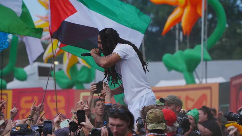 US revokes visas for Bob Vylan's band after 'death to IDF' chants