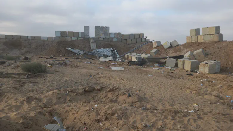 IDF on the ruins of Jewish town in Gaza Strip