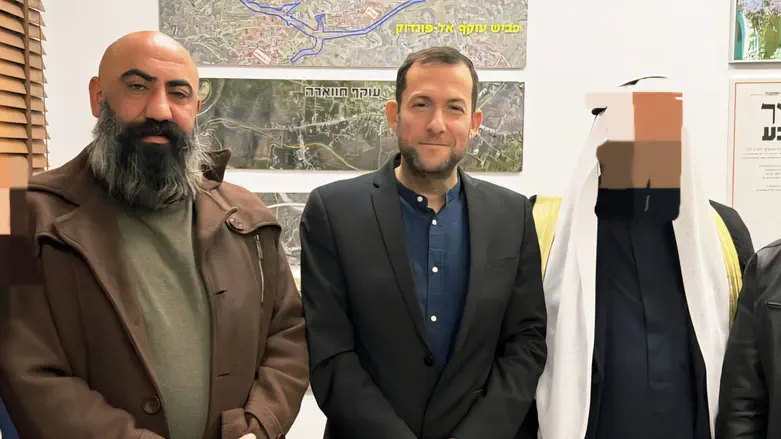 Pro-Israel sheikh's car torched