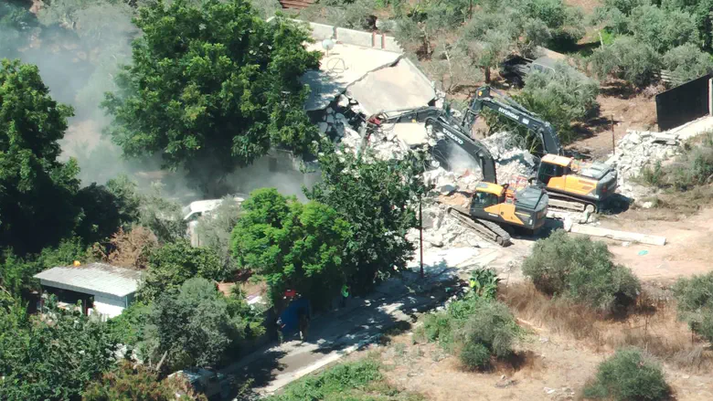 IDF destroys illegal structures and terrorist greenhouse complex