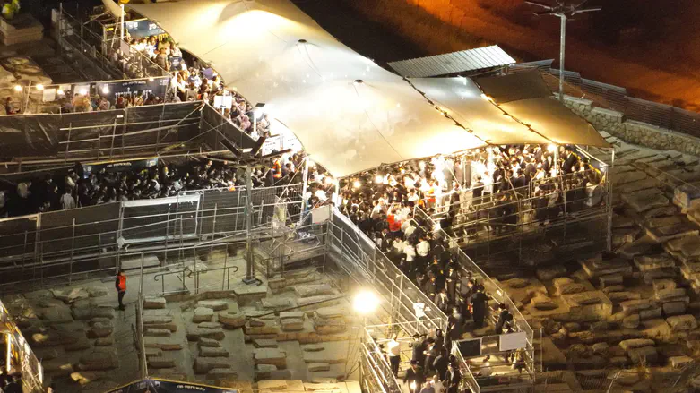 צילום: המשרד לשירותי דת 100 אלף מתפללים בהילולה בהר הזיתים