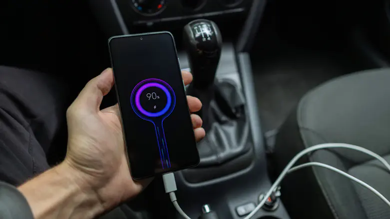 טעינה מהירה: חיסכון בזמן או סכנה לסוללה?