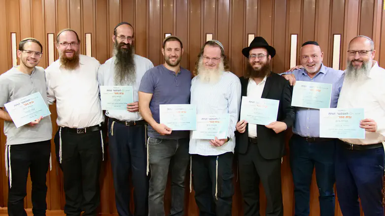 צילום: אבי קופרברג - צילום ועריכת וידאו הם מחכים לך! בא להיות חלק מהבשורה