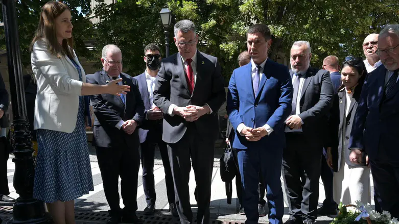 Gideon Sa'ar honors Chișinău Ghetto victims in Moldova ceremony