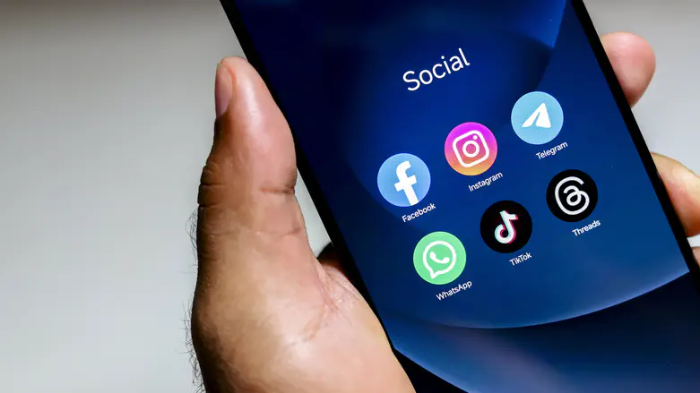 Исследование: социальные сети представляют опасность для детей