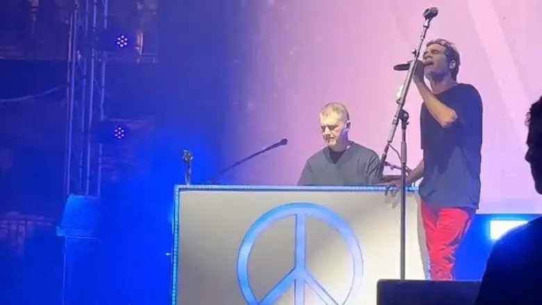 אביב גפן והקצין הבכיר בביצוע מפתיע