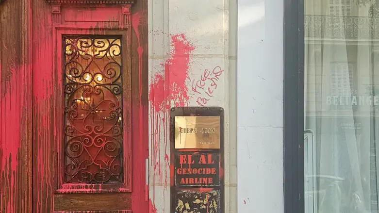 El Al office in Paris attacked