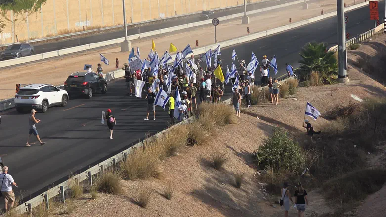 בין כפייה להנדסת תודעה