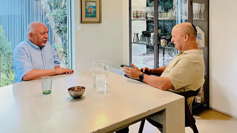 Bennett and Liberman meet to discuss war, government