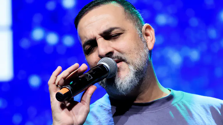 אחרי 20 שנות יצירה: קובי אפללו משחרר את האלבום „בית”